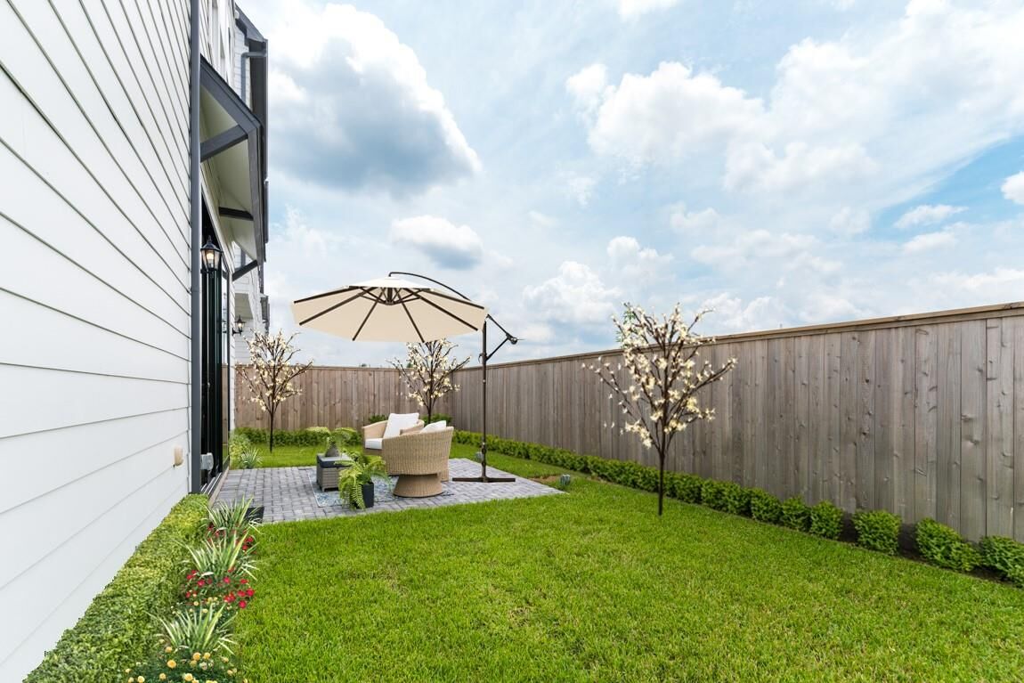Property Photo: 3303 Green Daisy Lane TX 77008