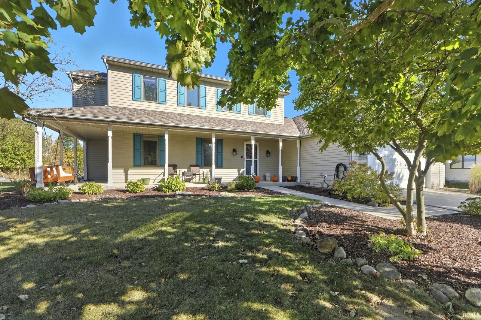 Property Photo: 2221 Hunters Cove IN 46804