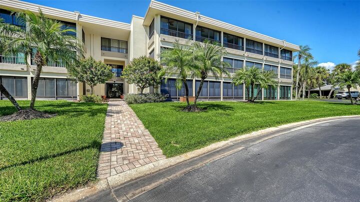 Property Photo:  225 Hourglass Way 103  FL 34242 