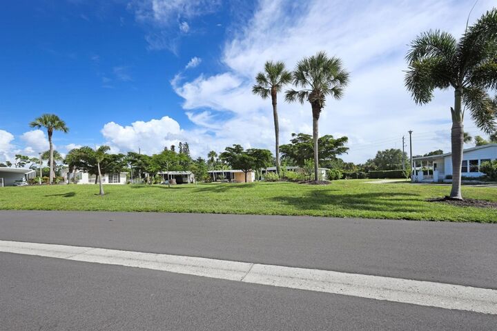 Property Photo:  2100 Kings Highway 640  FL 33980 
