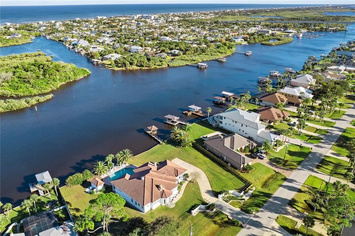 Property Photo: 660 Lambert Avenue FL 32136