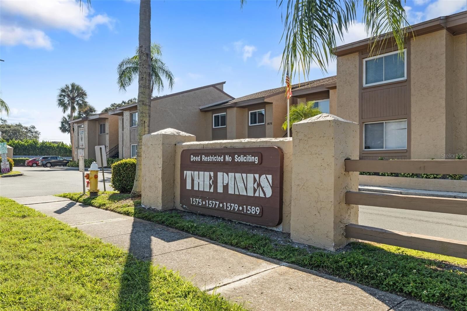 Property Photo:  1575 Greenlea Drive 6  FL 33755 