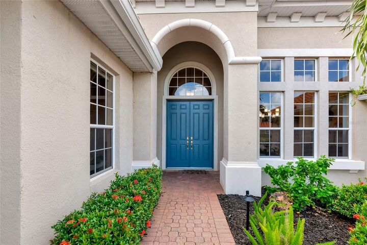 Property Photo:  10014 Day Lily Court  FL 34212 