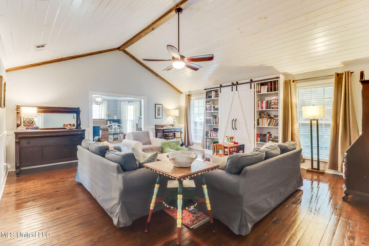 Property Photo:  2321 East Avenue  MS 39501 