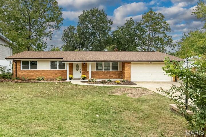 Property Photo: 1120 Westleigh Terrace MO 63021