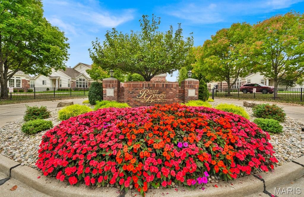 Property Photo: 100 River Breeze Way MO 63129