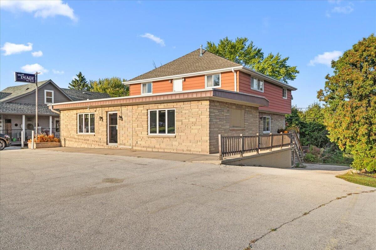 Property Photo:  1817 N Main St 1819  WI 53090 