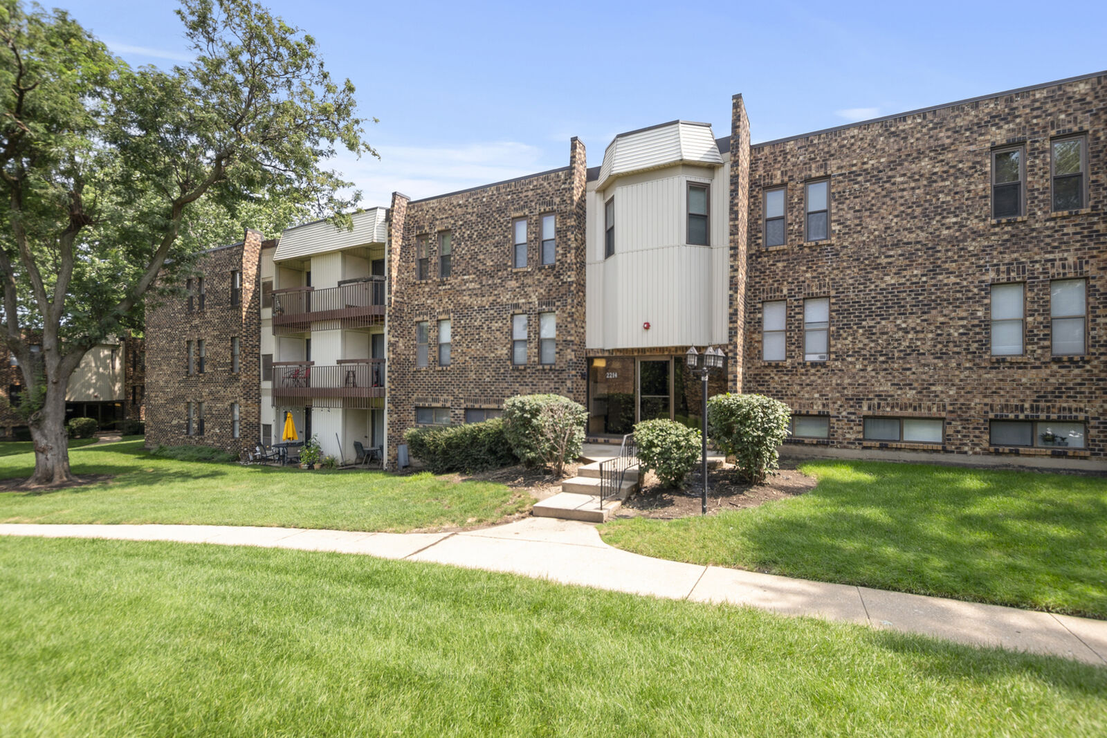 Property Photo: 2214 Country Club Drive 2 IL 60517