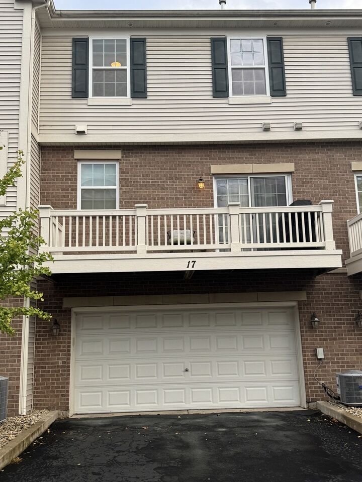 Property Photo: 17 E Willow Road 17 IL 60090