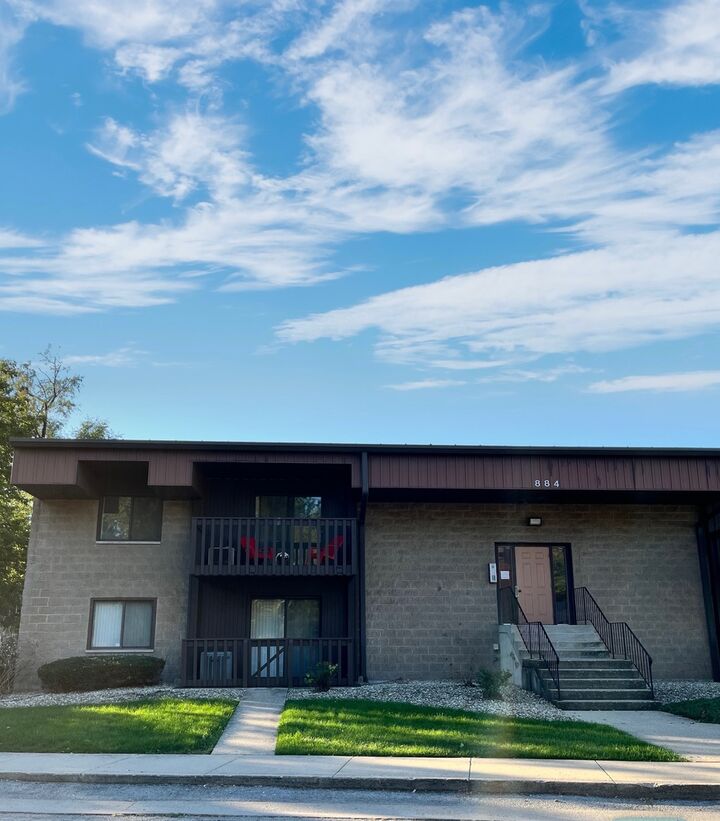Property Photo:  884 N Prairie Avenue 2D  IL 60435 
