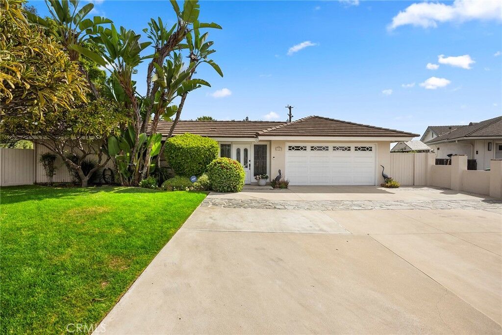 Property Photo:  2307 Camino Recondito  CA 92833 