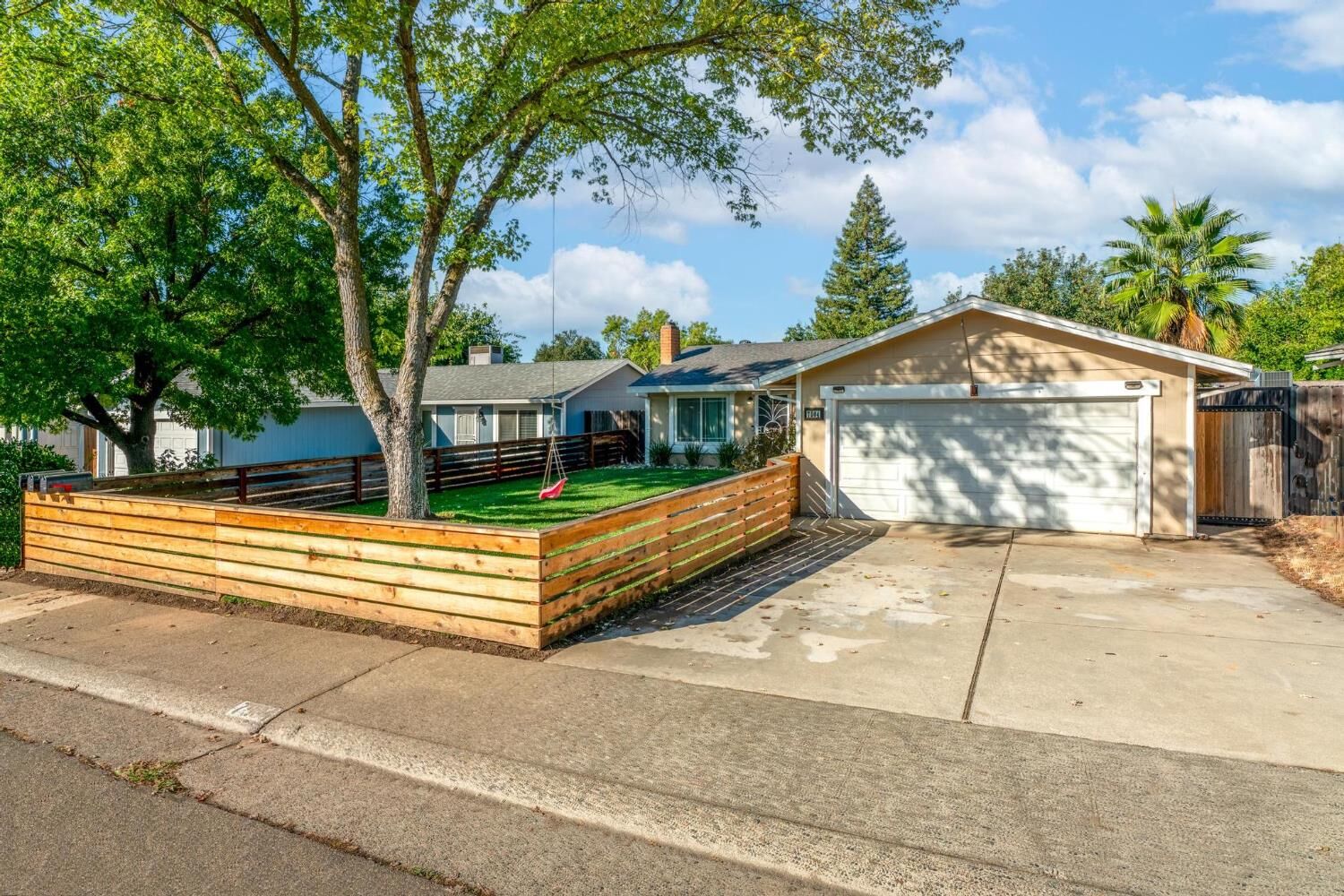 Property Photo:  7504 Wooddale Way  CA 95610 