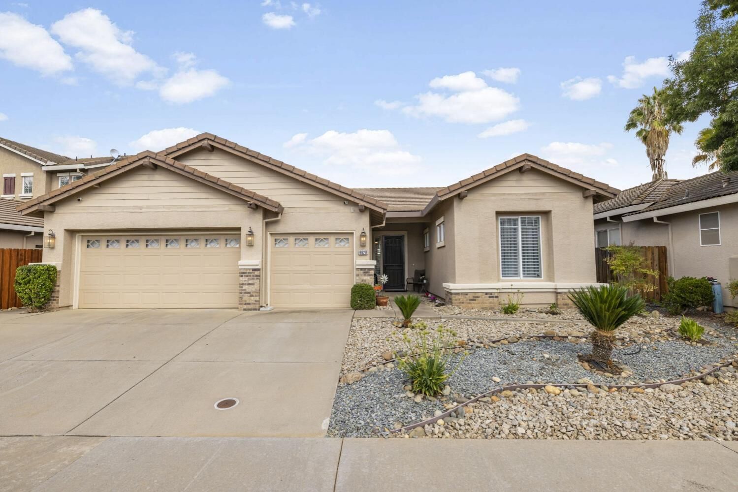 Property Photo: 9929 Phoenician Way CA 95829