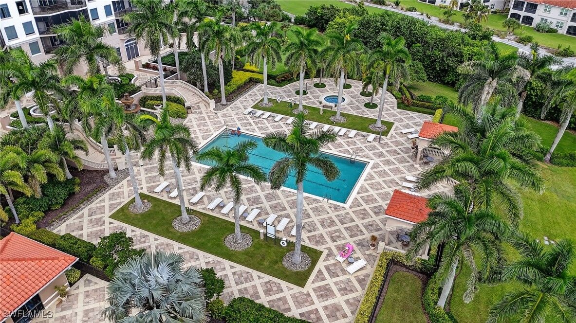 Property Photo: 1060 Borghese Lane 403 FL 34114