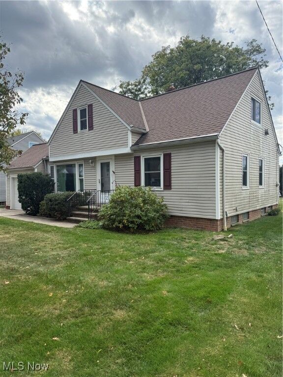 Property Photo: 1284 Haverston Road OH 44124