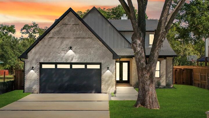 Property Photo: 4016 Baker Avenue TX 75212