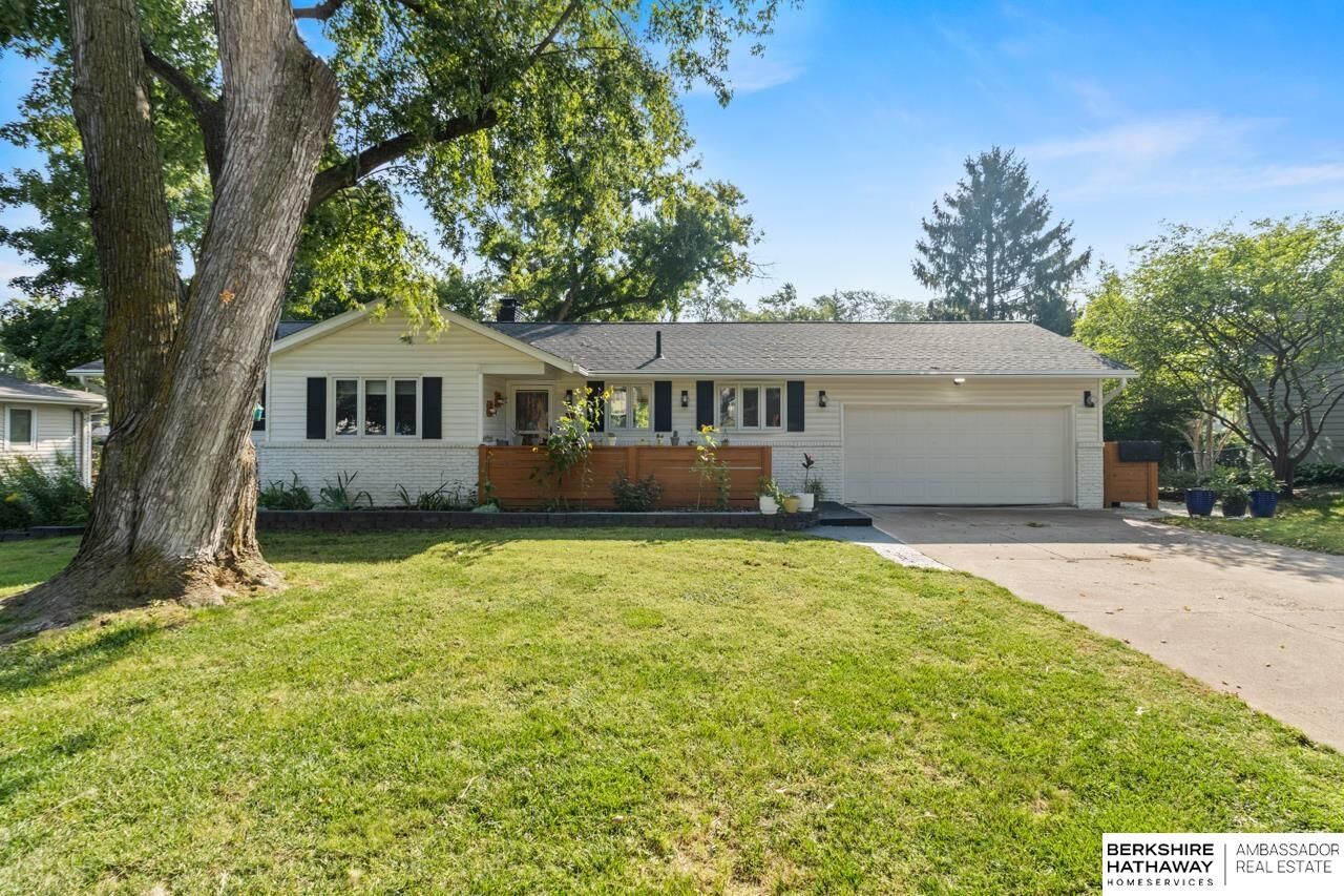 Property Photo: 3315 S 104 Avenue NE 68124