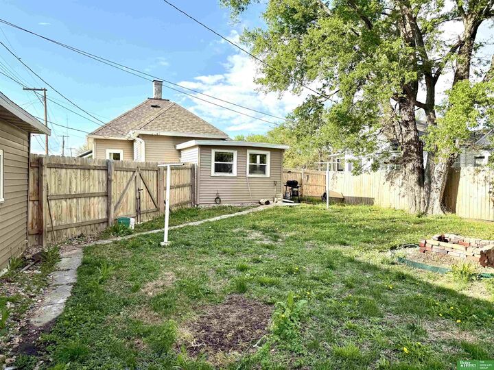 Property Photo:  320 E 4th Street  NE 68467-0000 