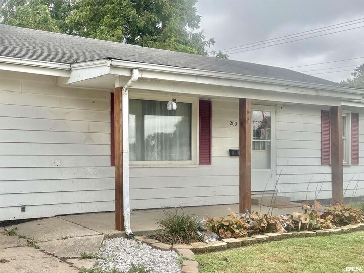 200 W Avenue B Avenue  Lewistown IL 61542 photo