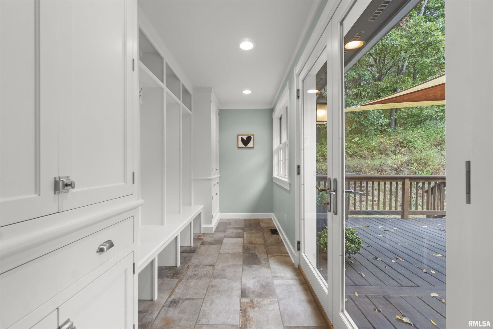 Property Photo: 1227 E Hallock Hollow Road IL 61523