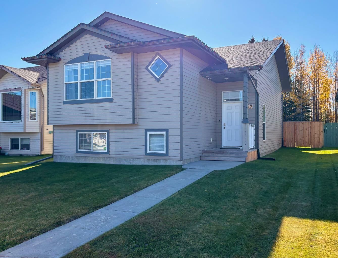 Property Photo: 6009 43 Avenue Close AB T4T 1W3
