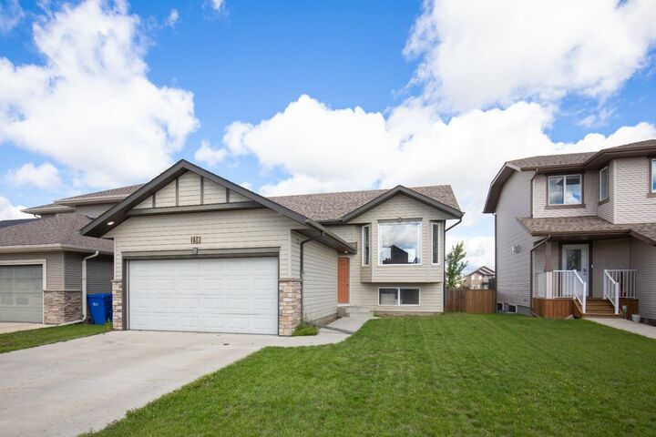 130 Larsen Crescent  Red Deer AB T4R 0J3 photo