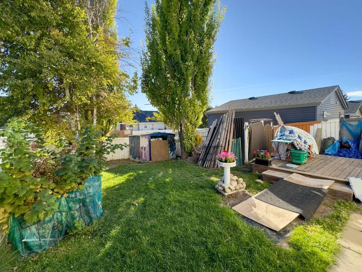 Property Photo:  129 Coventry Place NE  AB T3K 4A6 