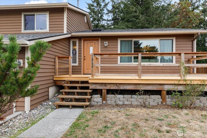 Property Photo:  1864 NE 11th Avenue  WA 98277 