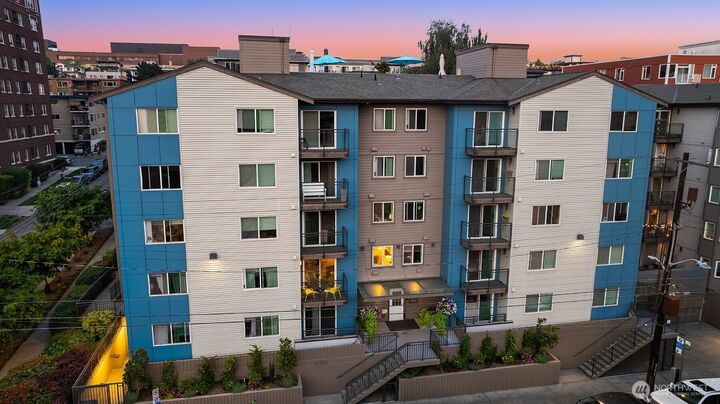 1616  Summit Avenue N203  Seattle WA 98122 photo
