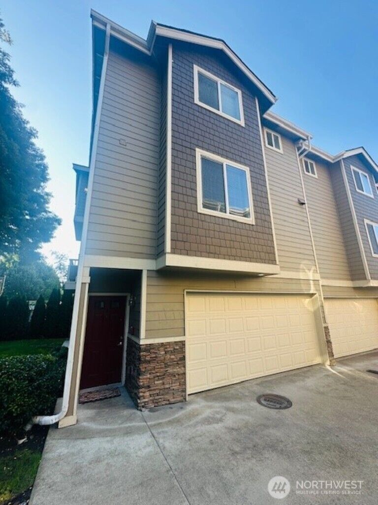 Property Photo:  978  Edmonds Avenue NE F  WA 98056 