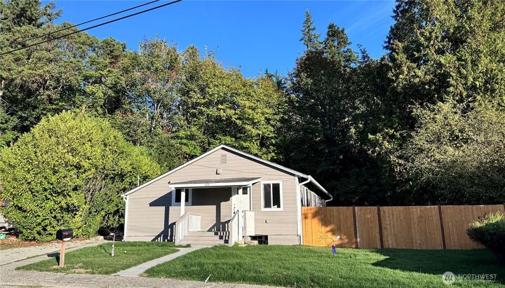 Property Photo:  213  Willow Street  WA 98310 