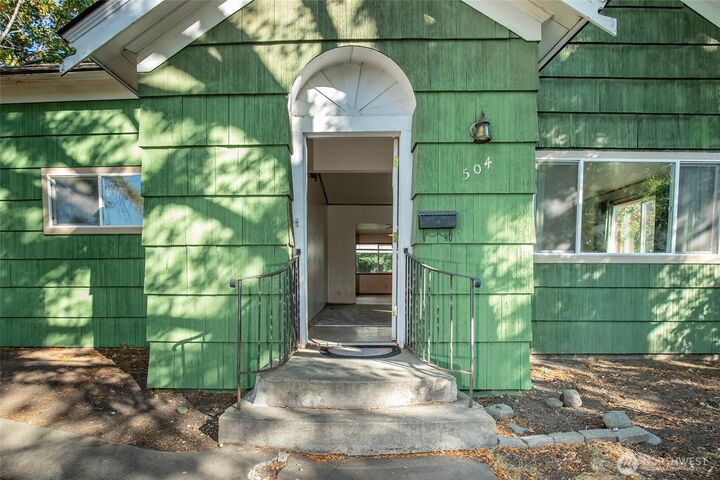 Property Photo:  504 N Sampson Street 1 & 2  WA 98926 