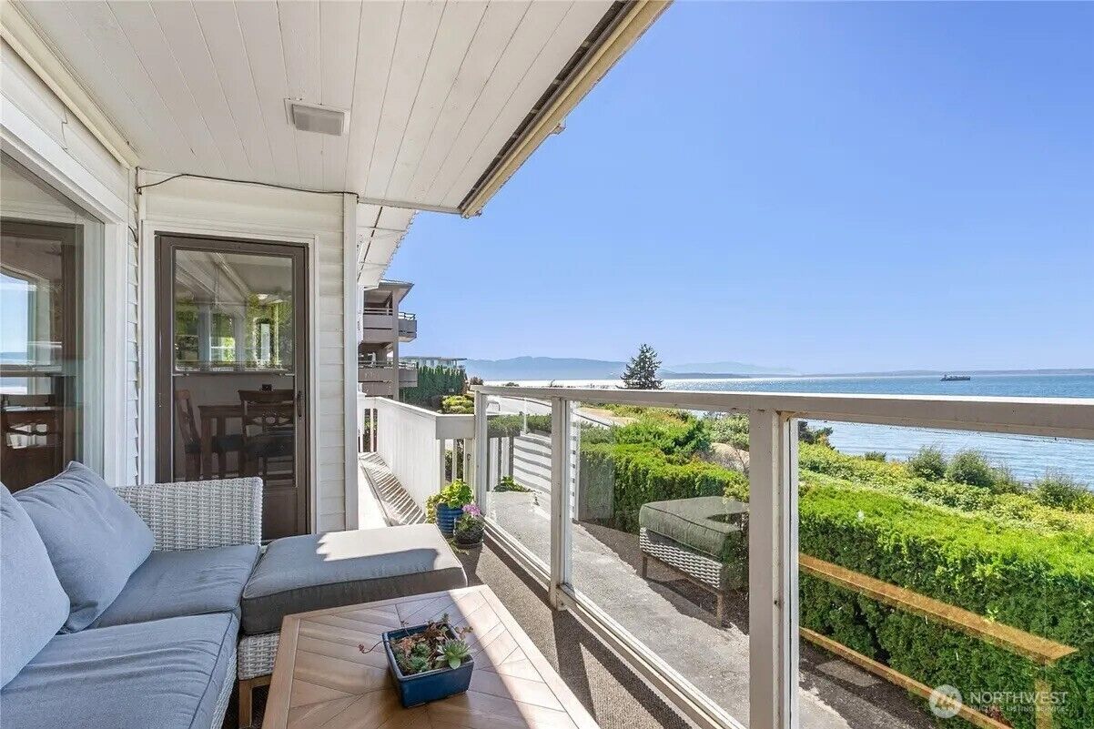 Property Photo: 510 S State Street 2 WA 98225