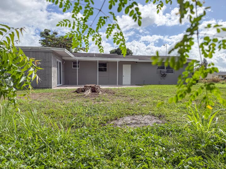 Property Photo:  2479 Pinecrest Court  FL 33415