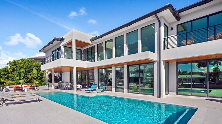 Property Photo:  2900 NE 7th Drive  FL 33431 