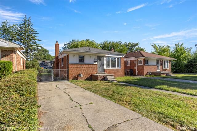 Property Photo: 29142 Parkwood Street MI 48141
