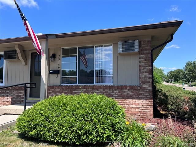 25159 Franklin Terrace 8  South Lyon MI 48178 photo