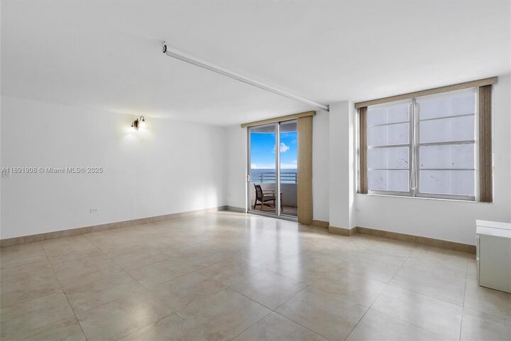Property Photo: 5555 Collins Ave 10P FL 33140