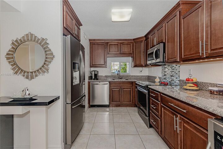 Property Photo:  9410 N Hollybrook Lake Dr 11-109  FL 33025 