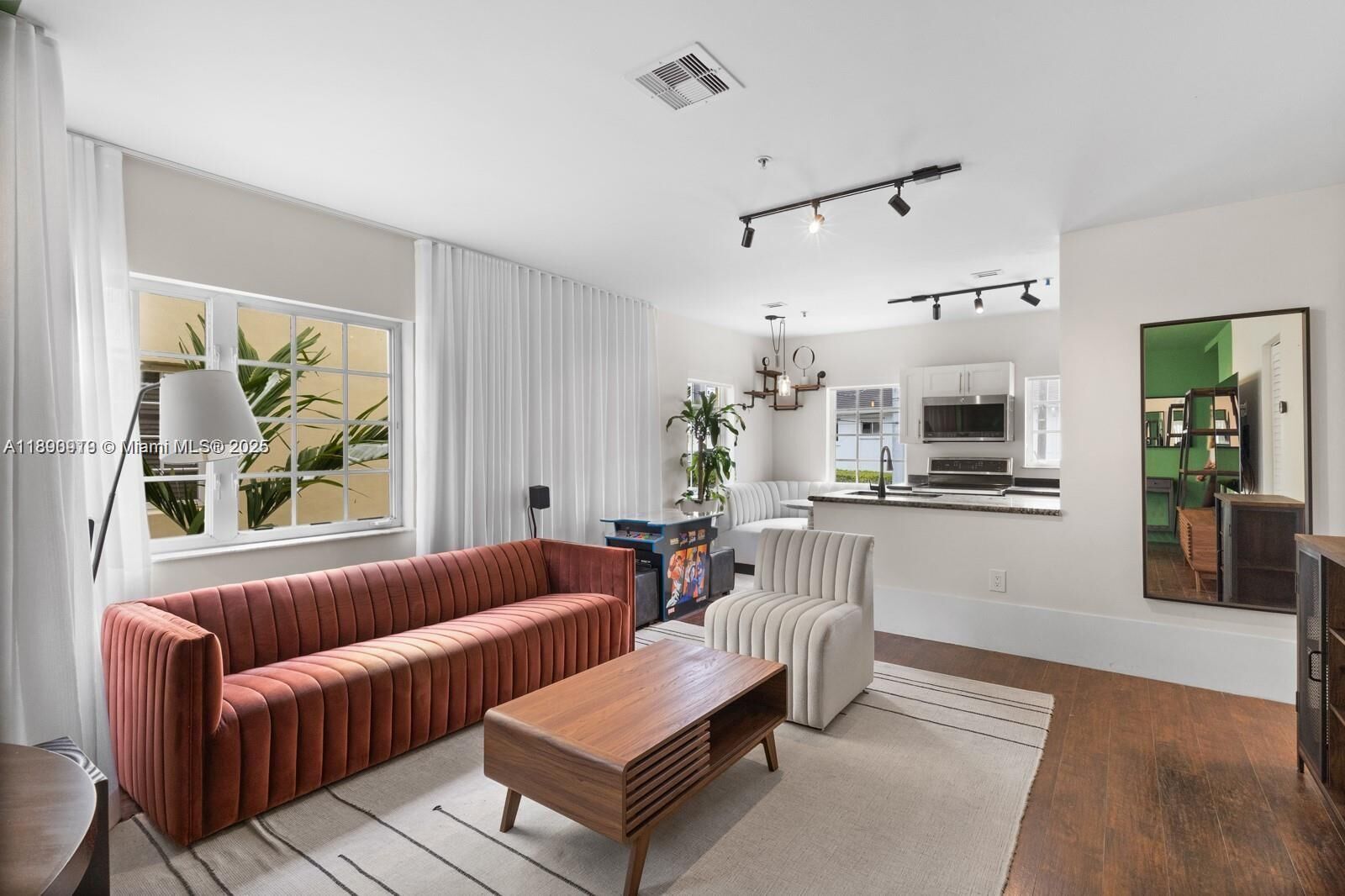 Property Photo:  600 Euclid Ave 6B  FL 33139 