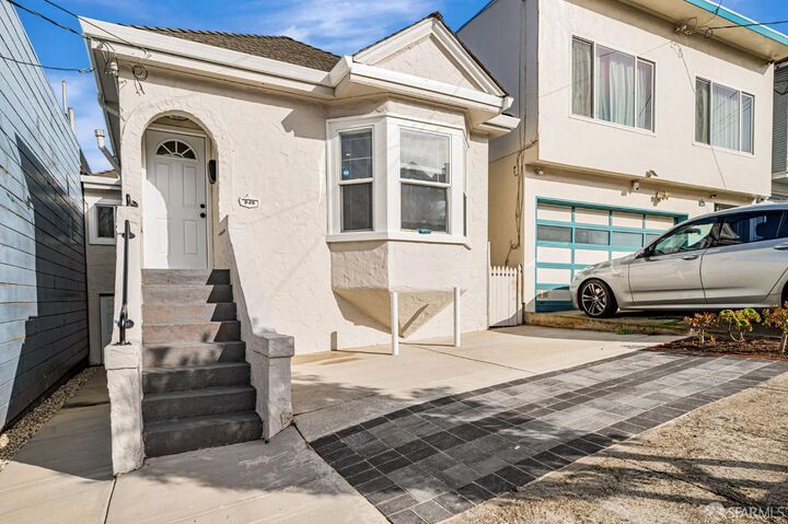 Property Photo:  946 Capitol Avenue  CA 94112 