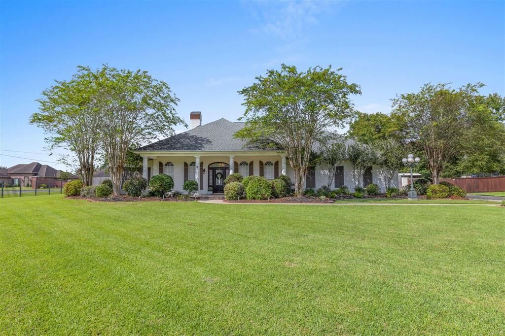 Property Photo:  305 Natchez Drive  LA 70611 