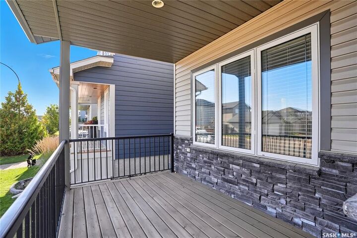 Property Photo:  651 Willowgrove Crescent  SK S7W 0A7 