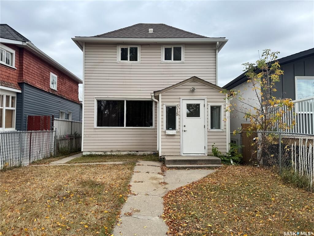Property Photo: 318 H Avenue S SK S7M 1W3