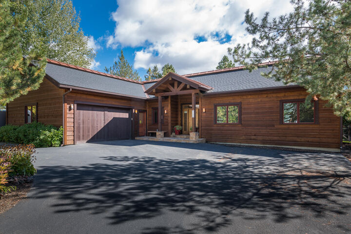 Property Photo: 1120 Antler Dr ID 83333