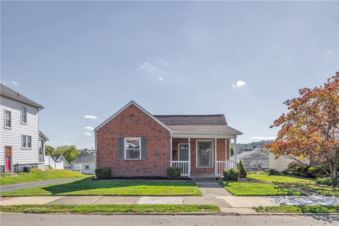 Property Photo: 325 Orchard Ave PA 16117