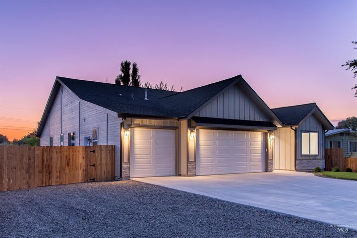 Property Photo: 2025 S Penninger Dr ID 83709-2759