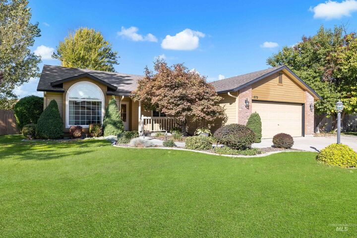 Property Photo:  573 S Pelican Way  ID 83642 