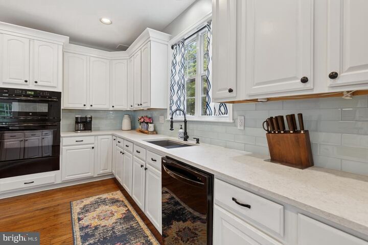 Property Photo: 20310 Bowfonds Street VA 20147