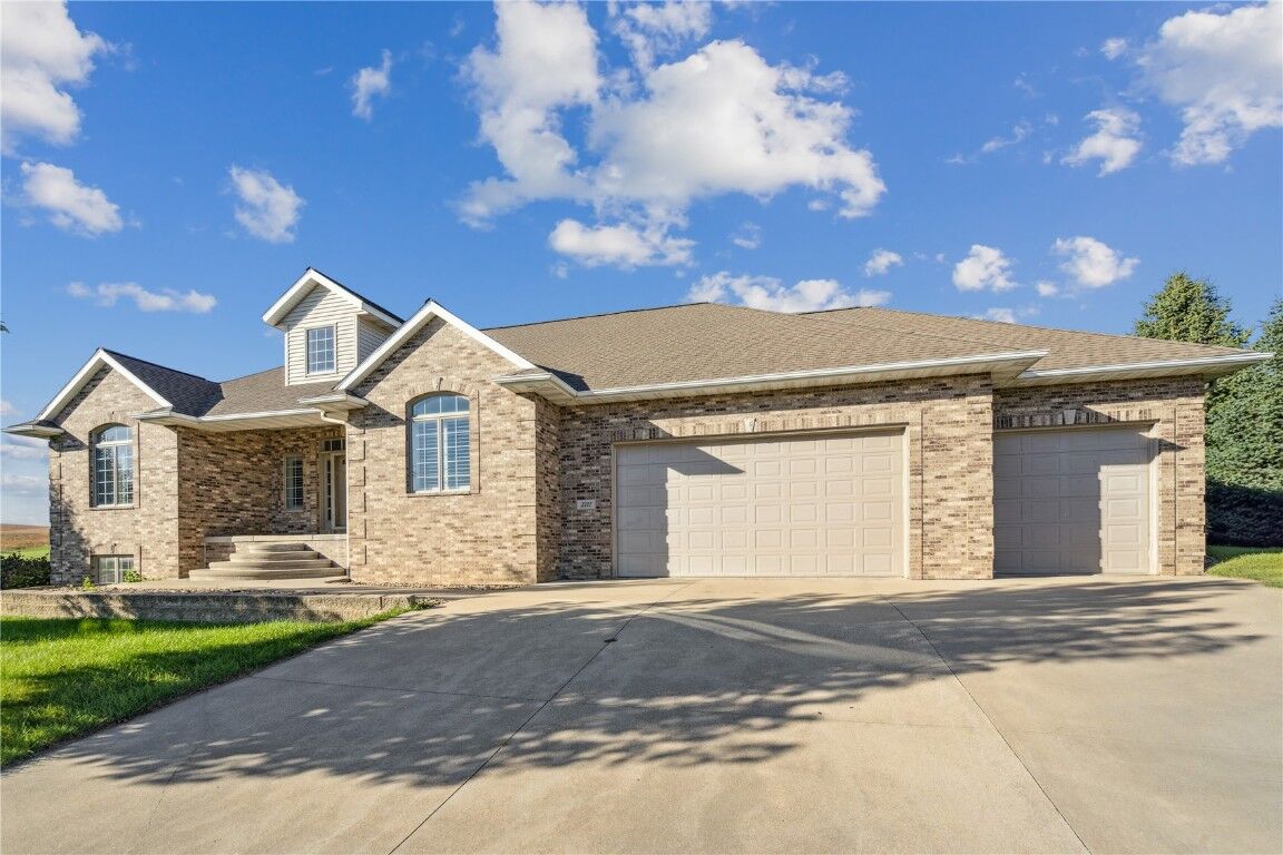 Property Photo:  2111 W 4th Street  IA 52349 
